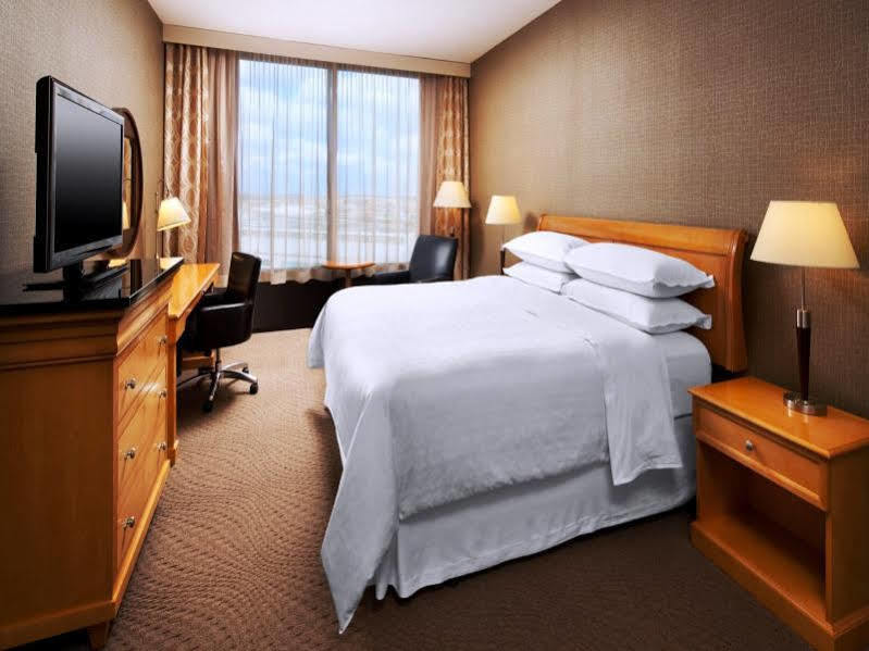 Sheraton Cleveland Airport Hotel Exterior foto